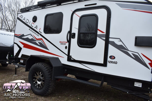 Braxton Creek Bushwhacker - 12RAD Floorplan - Travel Trailer RV - 16 ft - 2024 Edition - Image 9