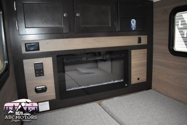 Braxton Creek Bushwhacker - 12RAD Floorplan - Travel Trailer RV - 16 ft - 2024 Edition - Image 14