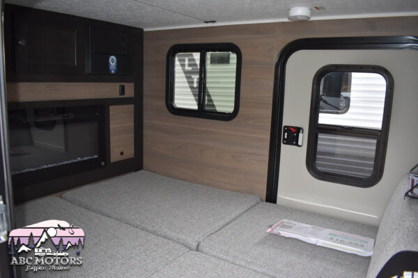 Braxton Creek Bushwhacker - 12RAD Floorplan - Travel Trailer RV - 16 ft - 2024 Edition - Image 15