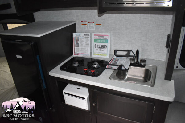Braxton Creek Bushwhacker-  17F Floorplan- Travel Trailer RV - 17 ft - 2024 Edition - Image 4