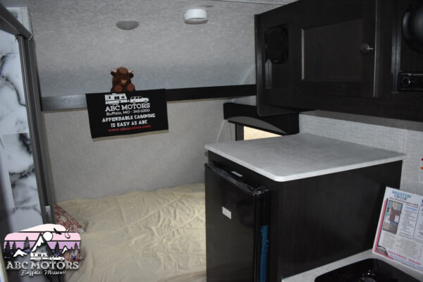 Braxton Creek Bushwhacker-  17F Floorplan- Travel Trailer RV - 17 ft - 2024 Edition - Image 6