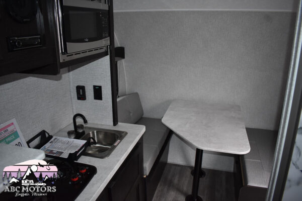 Braxton Creek Bushwhacker-  17F Floorplan- Travel Trailer RV - 17 ft - 2024 Edition - Image 2