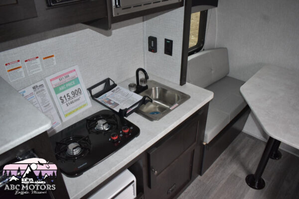 Braxton Creek Bushwhacker-  17F Floorplan- Travel Trailer RV - 17 ft - 2024 Edition - Image 10