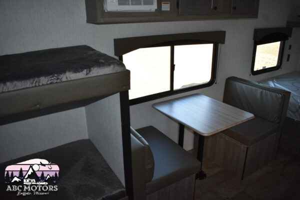 Sunset Park RV Sun Lite - 19BH Floorplan - Travel Trailer RV - 21 ft - 2024 Edition - Image 9