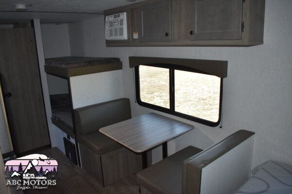 Sunset Park RV Sun Lite - 19BH Floorplan - Travel Trailer RV - 21 ft - 2024 Edition - Image 10