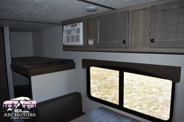 Sunset Park RV Sun Lite - 19BH Floorplan - Travel Trailer RV - 21 ft - 2024 Edition - Image 12