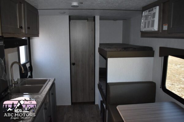 Sunset Park RV Sun Lite - 19BH Floorplan - Travel Trailer RV - 21 ft - 2024 Edition - Image 14