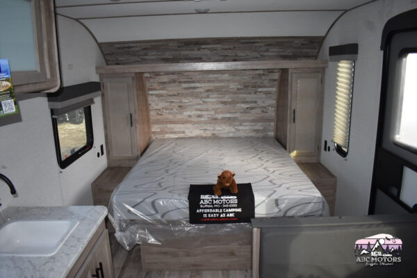 Gulf Stream Ameri-Lite - 189DD Floorplan - Travel Trailer RV - 20 ft - 2025 Edition - Image 15