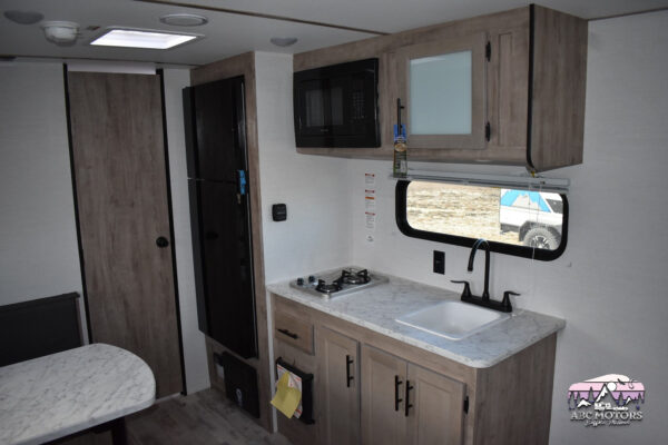 Gulf Stream Ameri-Lite - 189DD Floorplan - Travel Trailer RV - 20 ft - 2025 Edition - Image 17