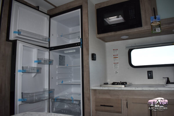 Gulf Stream Ameri-Lite - 189DD Floorplan - Travel Trailer RV - 20 ft - 2025 Edition - Image 5