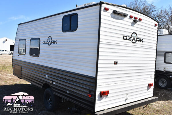 Forest River Ozark - 1620BHLE Floorplan - Travel Trailer RV - 20 ft - 2024 Edition - Image 5