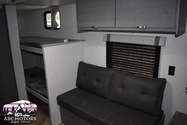 Forest River Ozark - 1620BHLE Floorplan - Travel Trailer RV - 20 ft - 2024 Edition - Image 8