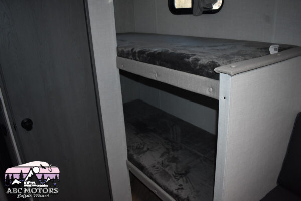 Forest River Ozark - 1620BHLE Floorplan - Travel Trailer RV - 20 ft - 2024 Edition - Image 12