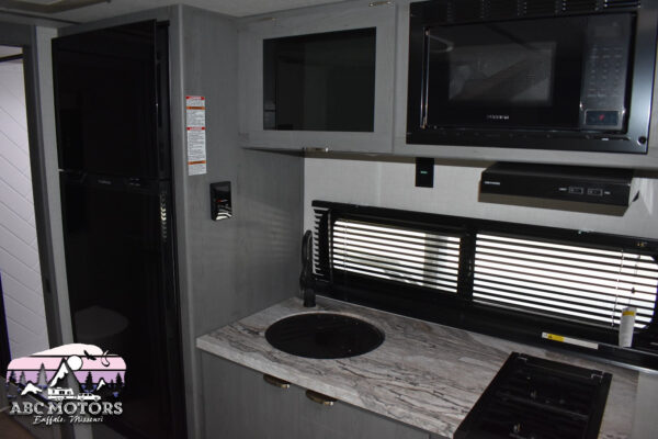 Forest River Ozark - 1660FQX Floorplan - Travel Trailer RV - 22 ft - 2024 Edition - Image 15