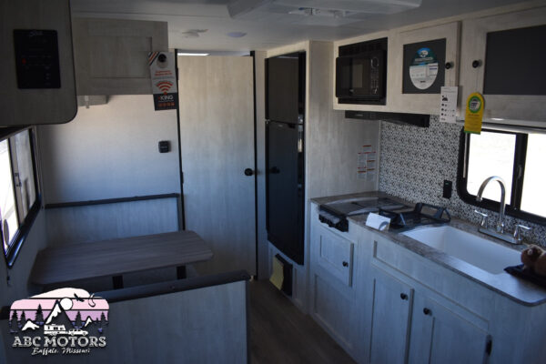 Forest River Shasta Oasis - 18FQ Floorplan - Travel Trailer RV - 23 ft - 2024 Edition - Image 2