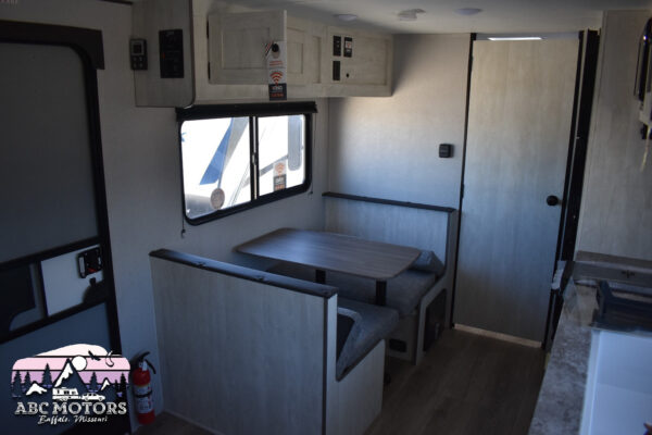 Forest River Shasta Oasis - 18FQ Floorplan - Travel Trailer RV - 23 ft - 2024 Edition - Image 8