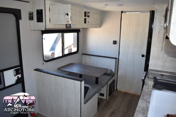 Forest River Shasta Oasis - 18FQ Floorplan - Travel Trailer RV - 23 ft - 2024 Edition - Image 9