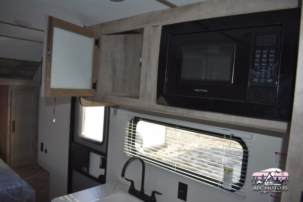 Gulf Stream Ameri-Lite - 199DD Floorplan - Travel Trailer RV -  20 ft - 2025 Edition - Image 9