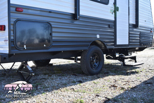 Forest River Ozark - 1610RBLE Floorplan - Travel Trailer RV - 20 ft - 2024 Edition - Image 6