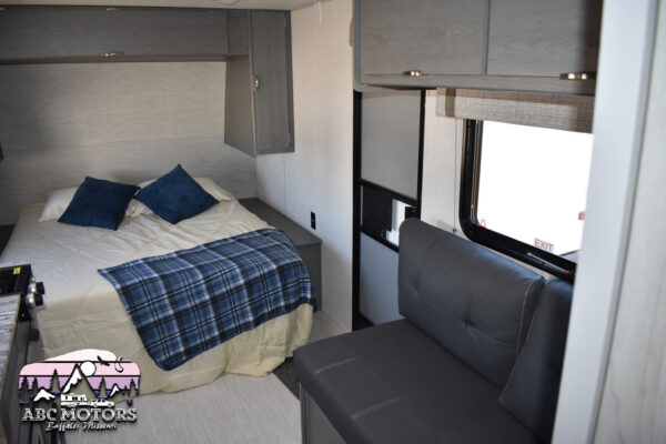 Forest River Ozark - 1610RBLE Floorplan - Travel Trailer RV - 20 ft - 2024 Edition - Image 5