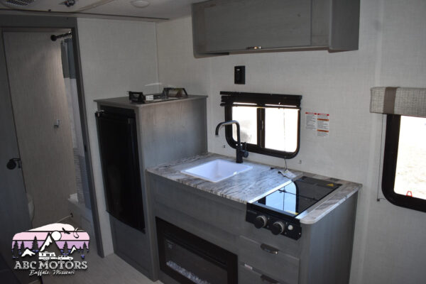 Forest River Ozark - 1610RBLE Floorplan - Travel Trailer RV - 20 ft - 2024 Edition - Image 9