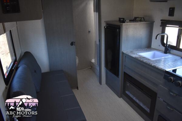 Forest River Ozark - 1610RBLE Floorplan - Travel Trailer RV - 20 ft - 2024 Edition - Image 10