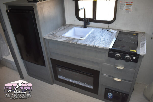 Forest River Ozark - 1610RBLE Floorplan - Travel Trailer RV - 20 ft - 2024 Edition - Image 16