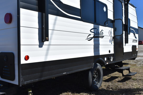 Forest River Shasta Oasis Compact - 18FQ Floorplan - Travel Trailer RV - 23 ft - 2025 Edition - Image 24