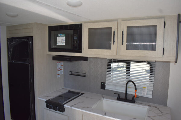 Forest River Shasta Oasis Compact - 18FQ Floorplan - Travel Trailer RV - 23 ft - 2025 Edition - Image 11