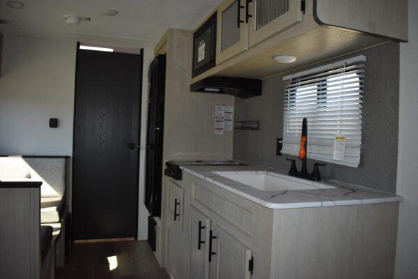 Forest River Shasta Oasis Compact - 18FQ Floorplan - Travel Trailer RV - 23 ft - 2025 Edition - Image 14