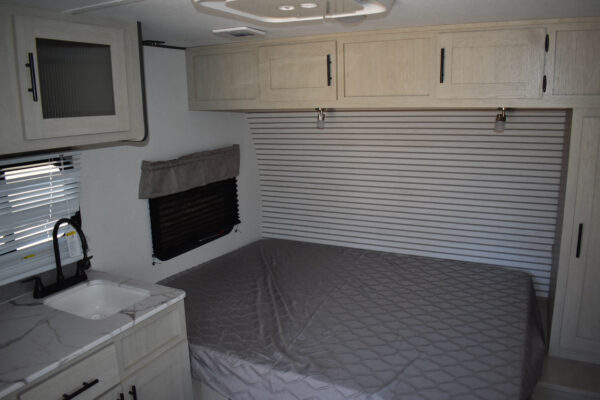 Forest River Shasta Oasis Compact - 16RE Floorplan - Travel Trailer RV - 17 ft - 2025 Edition - Image 3