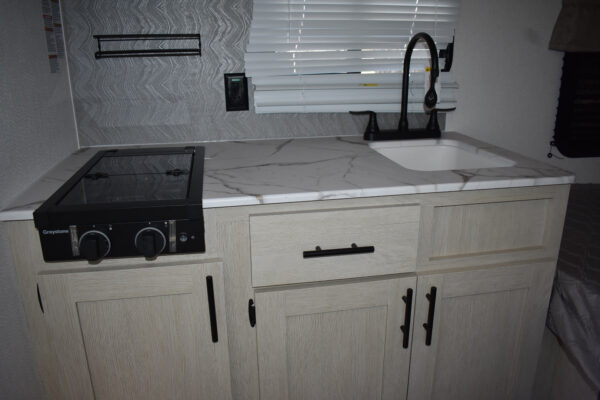 Forest River Shasta Oasis Compact - 16RE Floorplan - Travel Trailer RV - 17 ft - 2025 Edition - Image 18