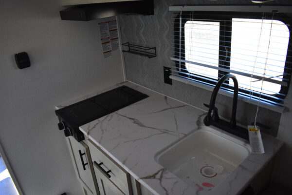 Forest River Shasta Oasis Compact - 16RE Floorplan - Travel Trailer RV - 17 ft - 2025 Edition - Image 8