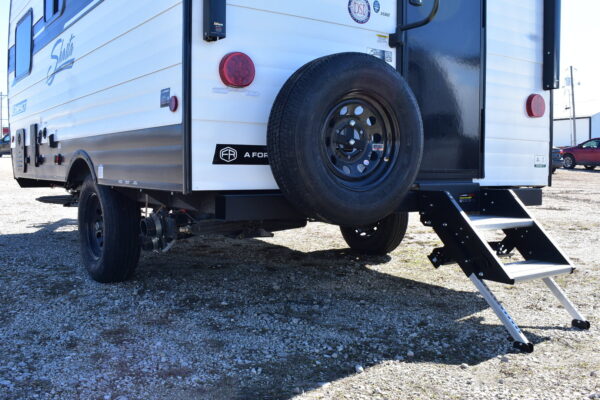 Forest River Shasta Oasis Compact - 16BH Floorplan - Travel Trailer RV - 17 ft - 2025 Edition - Image 11