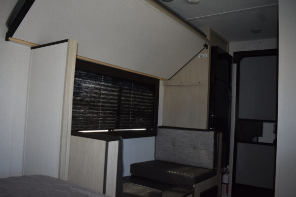 Forest River Shasta Oasis Compact - 16BH Floorplan - Travel Trailer RV - 17 ft - 2025 Edition - Image 16