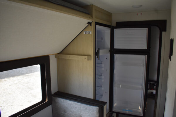 Forest River Shasta Oasis Compact - 16BH Floorplan - Travel Trailer RV - 17 ft - 2025 Edition - Image 21