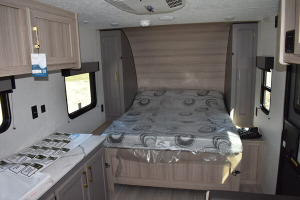 KZ RV Sportsmen Classic - 170MB Floorplan - Travel Trailer - 22 ft - 2025 Edition - Image 11